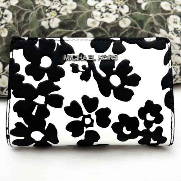 Michael Kors Medium Jet Set Travel Zip Chain Bifold Wallet Black Multi - Picture 2 of 8